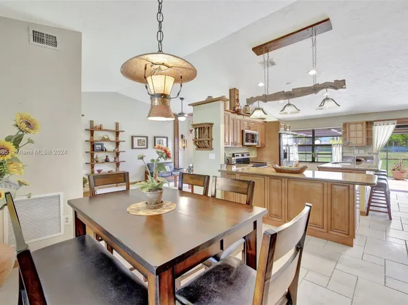 1110 Cedar Creek Way, Davie, FL 33325
