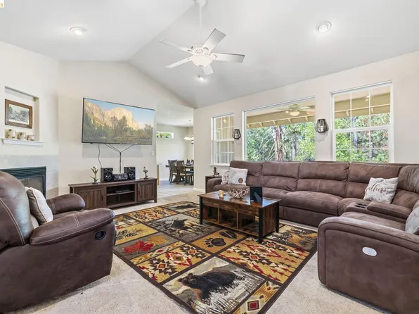 24230 Oxbow Ln N, Sonora, CA 95370