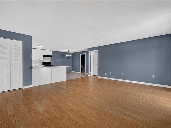 4th image of 300 Smithfield Rd APT 5-56