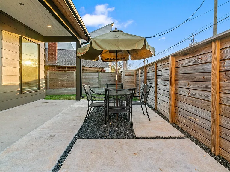 3802 Commerce St — Photo 18