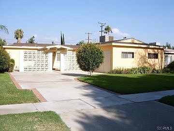 2nd image of 3027 N Pico Ave