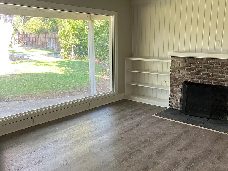3401 Fair Oaks Blvd — Photo 2