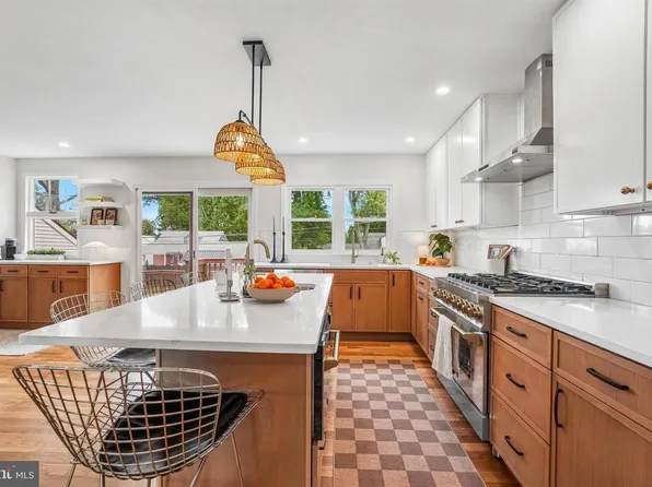 821 Coopertown Rd, Bryn Mawr, PA 19010