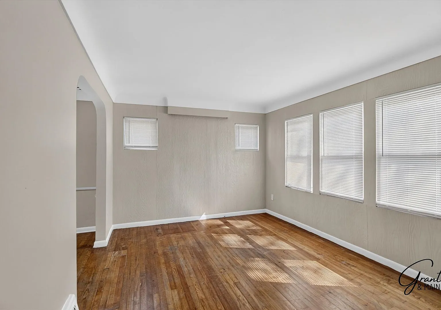 $1350 3 bedrooms — Photo 3