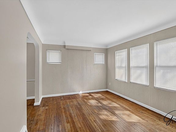 3rd image of 13515 Montrose St
