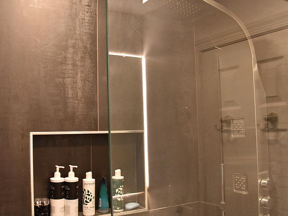 4th image of 2819 S Abingdon St #B