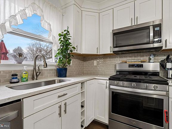 3rd image of 45 Holly Hill Rd