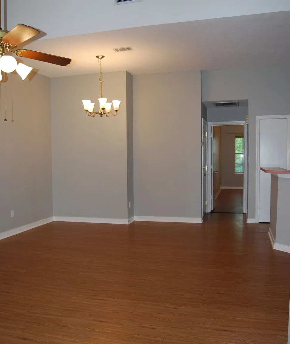 2 bed, 1100 sqft, $1,540 — Photo 2