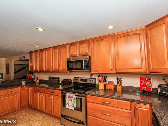 4th image of 383 Hurtt Ave