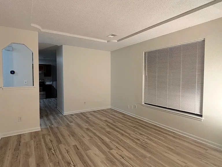 401 Sky Vue Dr #D — Photo 10
