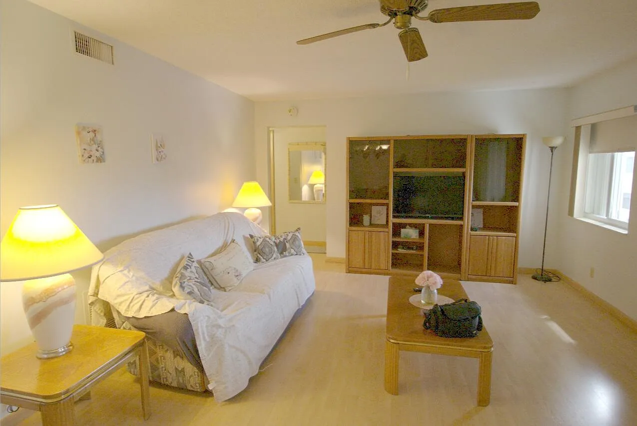 2 bed, 1.5 bath, 935 sqft, $1,700 — Photo 3