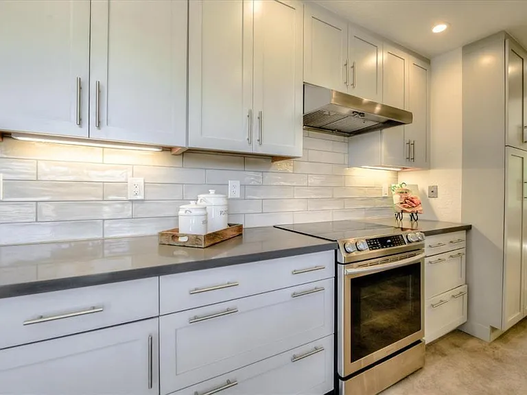 2040 W Middlefield Rd #10 — Photo 9