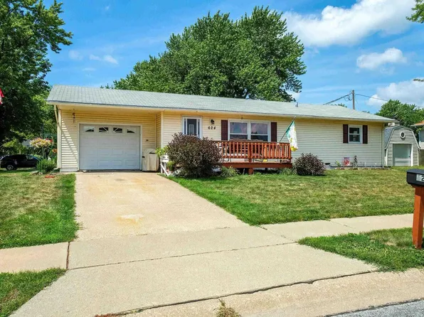 624 S 3rd St, Eldridge, IA 52748