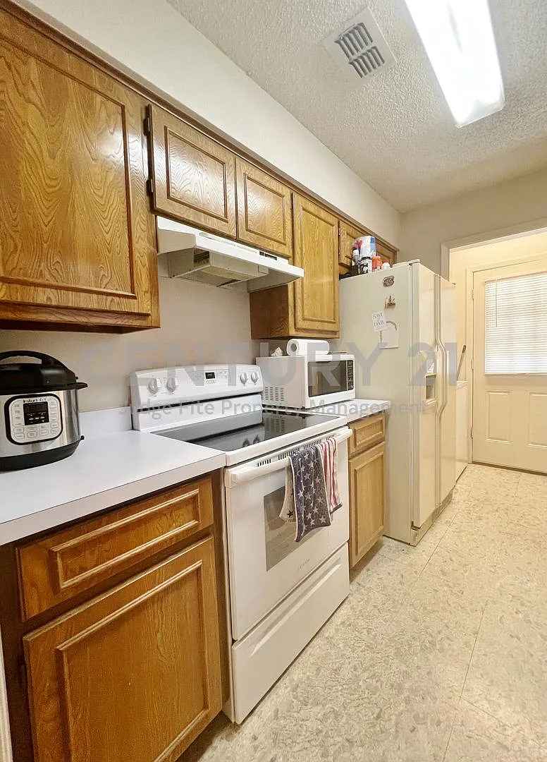 Adorable 2/2 Duplex in Weatherford For Rent! — Photo 4