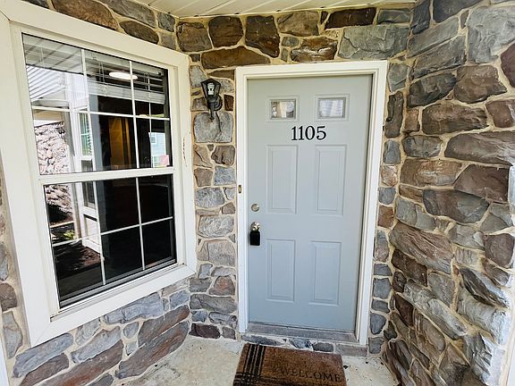 2nd image of 1105 Mews Dr