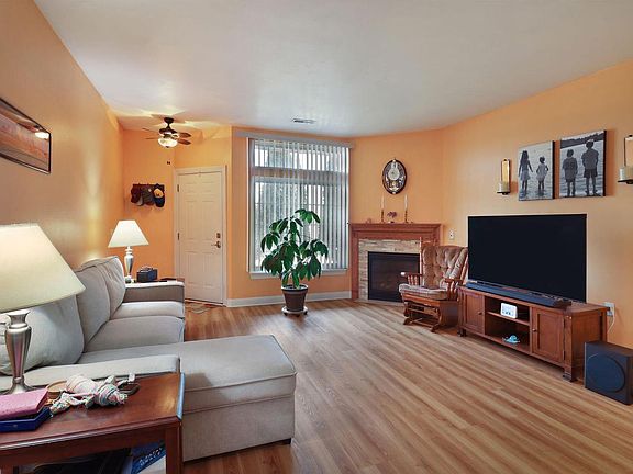 2nd image of 957 Hastings COURT #101