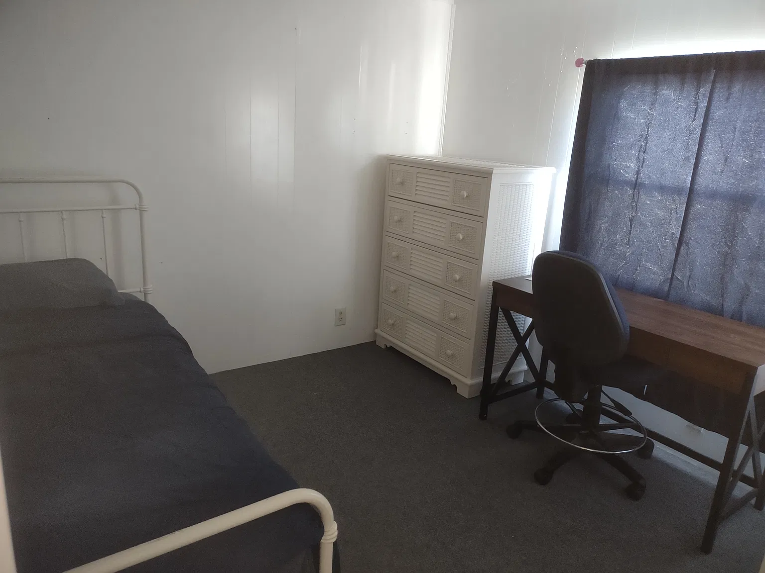 4 bed, 1000 sqft, $675 — Photo 1