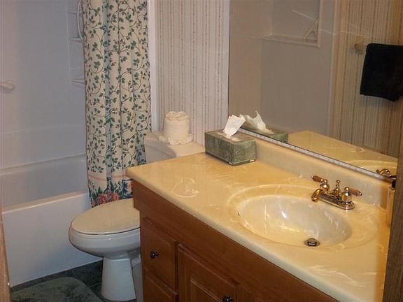 4th image of 4601 Palace Pl