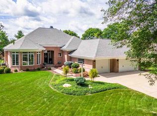 2551 Huntington Way, Suamico, WI 54173