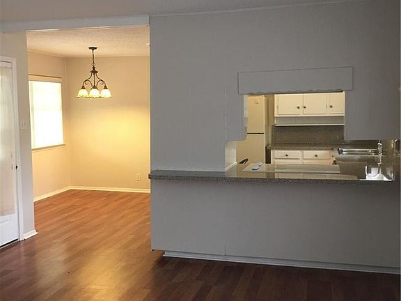 4th image of 1702 Barton Dr