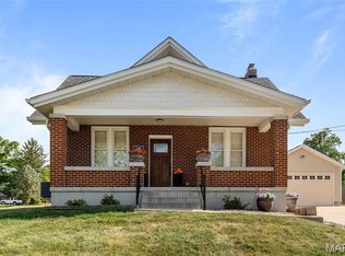 2742 Yaeger Rd, Saint Louis, MO 63129