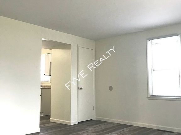 4th image of 2221 Earl Ave