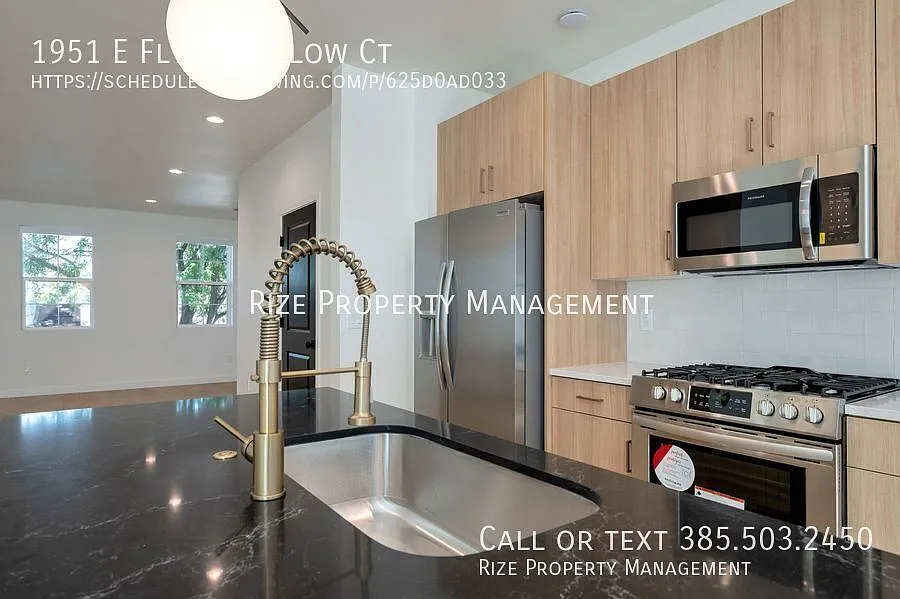 1951 E Flyns Hollow Ct