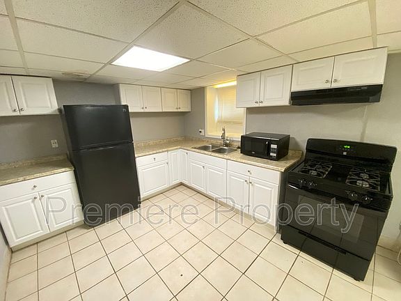 4th image of 137 N Lawn Ave APT 14