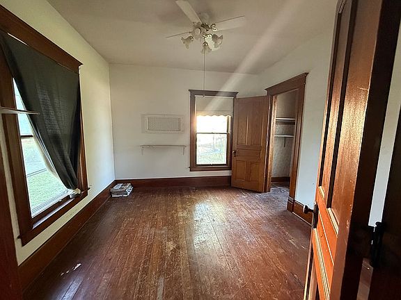 3rd image of 902 Omaha Ave