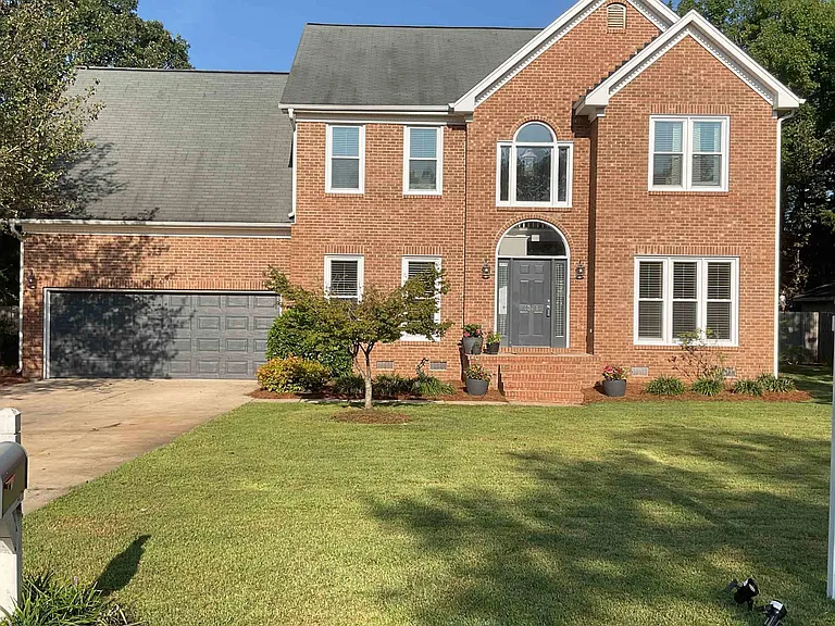 1331 Primrose Ln — Photo 1