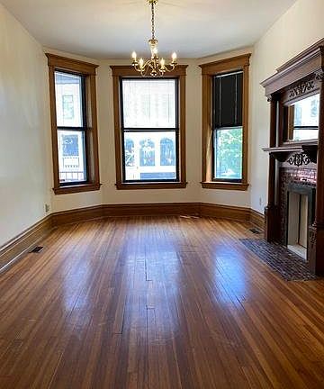 4th image of 1904 N Burling St APT 1