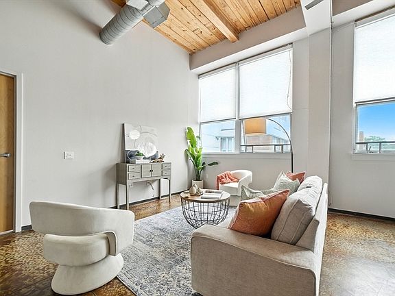 3rd image of 120 Holmes St Unit 205