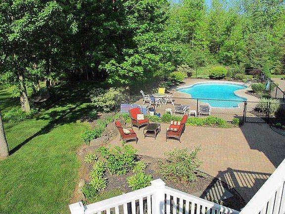 2nd image of 23 Splendor Wood Dr