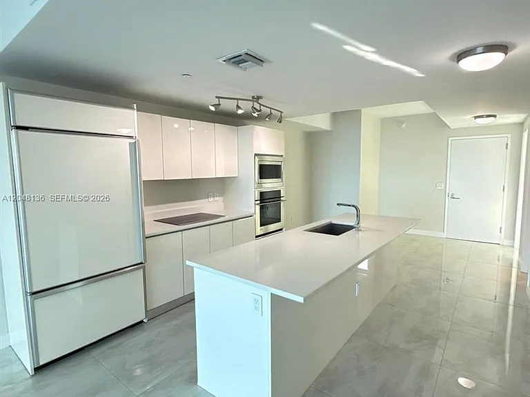 460 NE 28th St #1907 — Photo 4