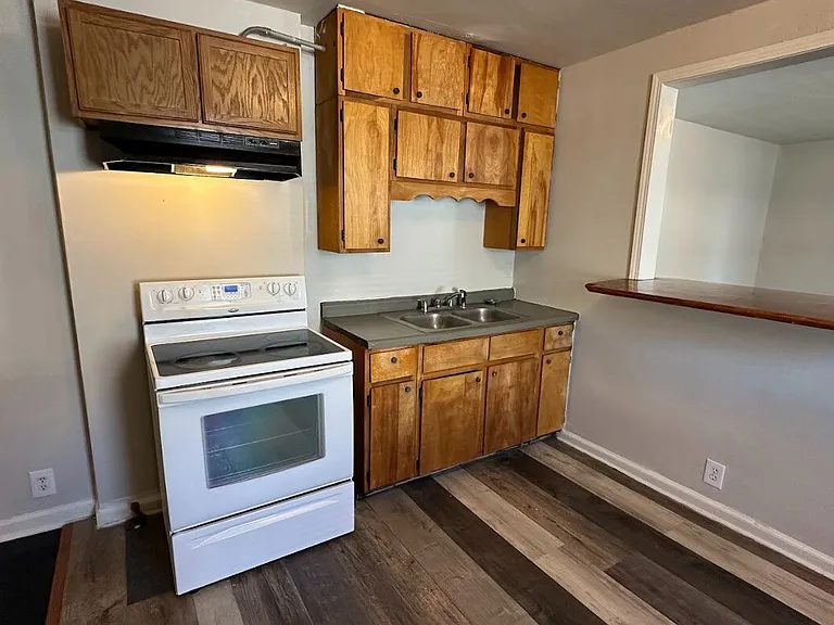 1303 N Gladstone Ave — Photo 3