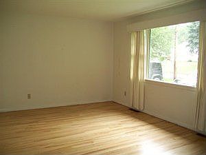 4th image of 39 Edgewood Dr