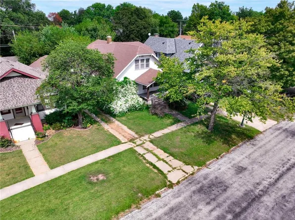 510 Delaware St, Hiawatha, KS 66434