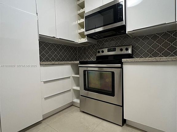 3rd image of 1450 Brickell Bay Dr APT 1706