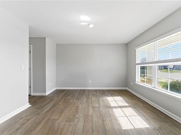 3rd image of 411 Gulliver Ct