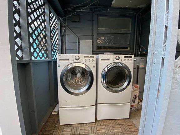 3rd image of 533-537 Oak St #533