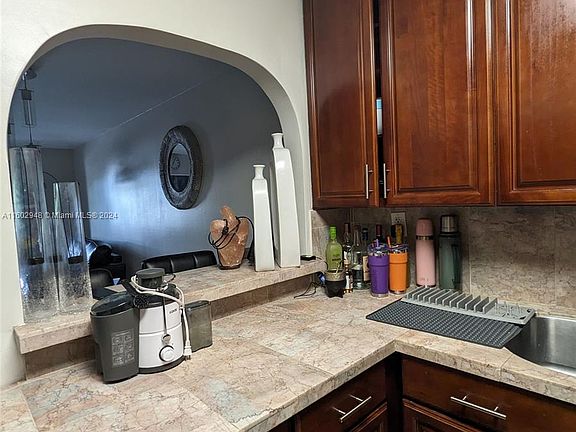 2nd image of 1555 W 44th Pl APT 207