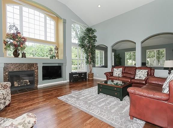 3rd image of 1522 Palisades Ln