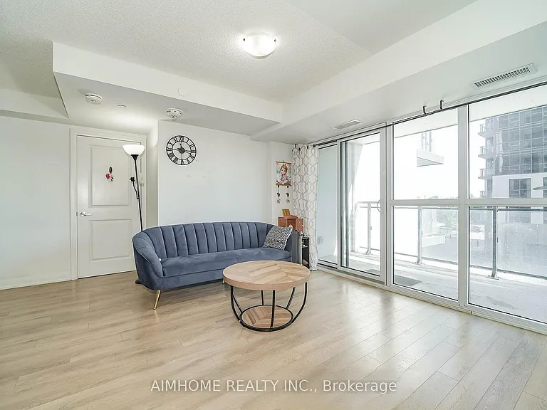 20 Meadowglen Pl #226 — Photo 10