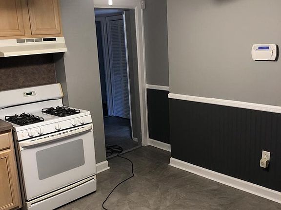 4th image of 387 Sharrott Ave Floor 2