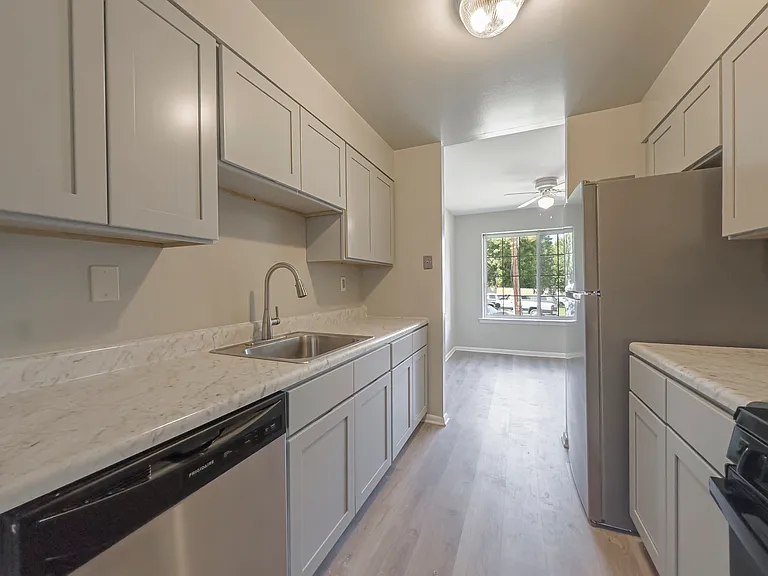 Creekside Apartments — Photo 26