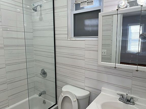 2nd image of 1121 Longwood Ave