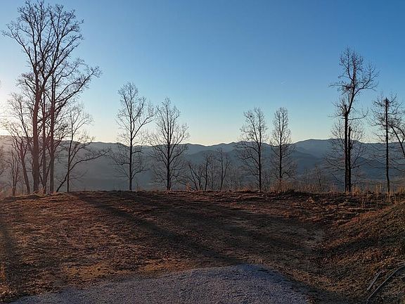 5th image of 572 Fulcher Summit Dr