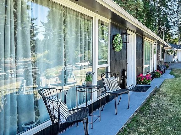 3rd image of 217 Lake Louise Dr SW #B