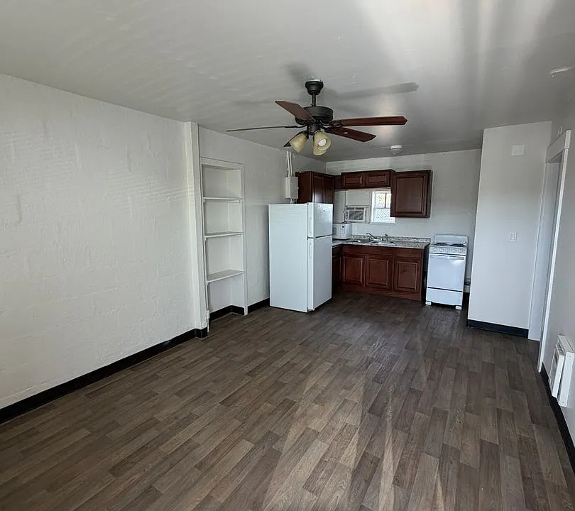 2128 W Broadway Ave