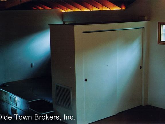 4th image of 108 N Brown Ave